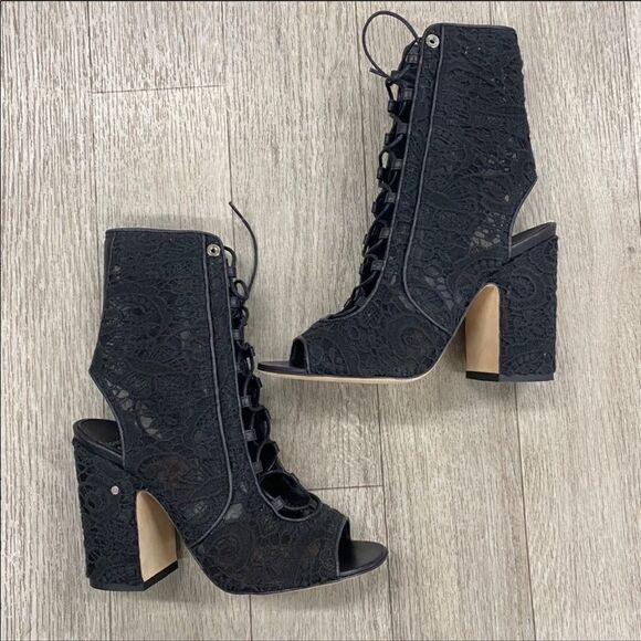 Lawrence Decade Lace Booties NWOB - Picture 1 of 8